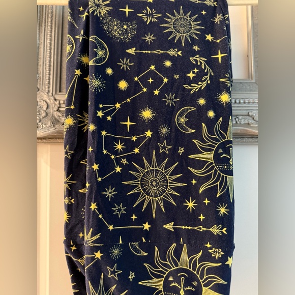 LuLaRoe Pants - LuLaRoe TC Tall Curvy Sun & Stars Celestial Leggings - Navy and Gold